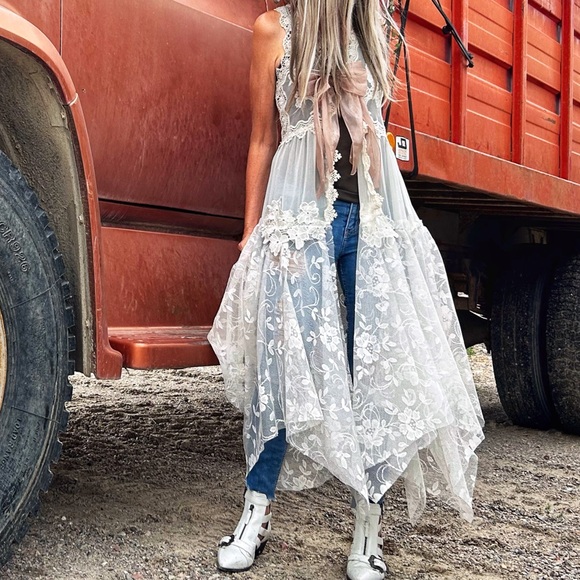 Roses in the Snow - Picture 4 of 4